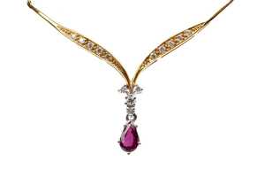 A ruby and diamond necklace in 18 carat yellow gold - 2