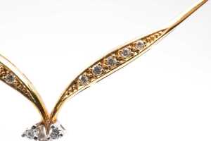 A ruby and diamond necklace in 18 carat yellow gold - 3