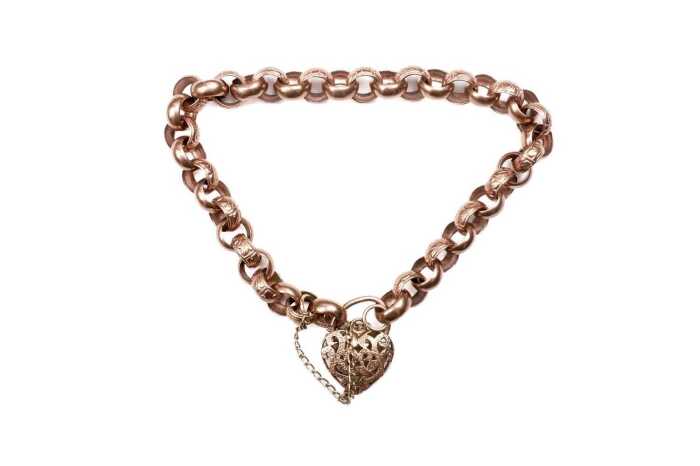 A padlock bracelet in 9 carat rose gold