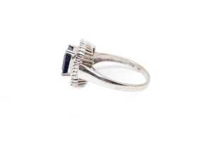 A sapphire and diamond ring in 14 carat white gold - 3