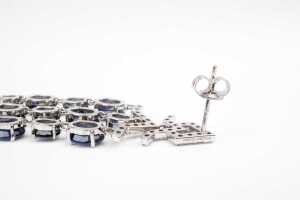 A pair of sapphire and diamond earrings in 14 carat white gold - 4