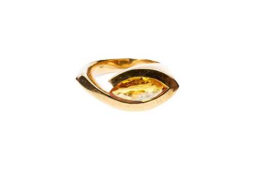 A yellow sapphire ring in 18 carat yellow gold