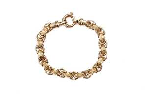 A bracelet in 9 carat yellow gold