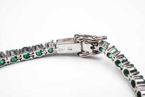 An emerald bracelet in 14 carat white gold - 4