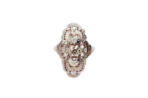 A vintage diamond ring in 14 carat rose and white gold