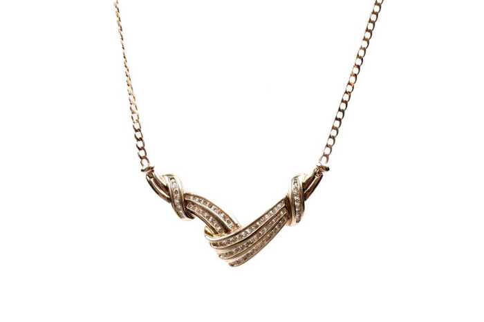 A diamond necklace in 9 carat yellow gold