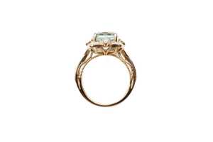 An aquamarine and diamond ring in 14 carat yellow gold - 4