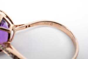 An amethyst and diamond ring in 18 carat rose gold - 5