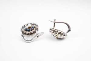 A pair of sapphire and diamond earrings in 18 carat white gold - 3