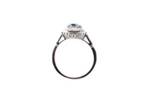 A treated blue and white diamond ring in 14 carat white gold - 4