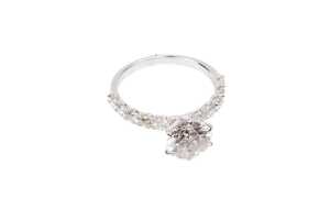 A diamond ring in 18 carat white gold - 2