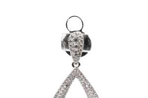 A pair of diamond earrings in 14 carat white gold - 3