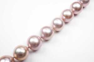 A strand of pink freshwater pearls to a 14 carat rose gold diamond clasp - 3
