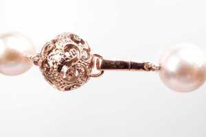 A strand of pink freshwater pearls to a 14 carat rose gold diamond clasp - 4