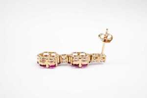 A pair of pink sapphire and diamond earrings in 14 carat yellow gold - 4