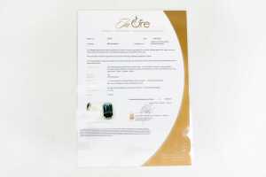 An emerald and diamond ring in 18 carat yellow gold - 6
