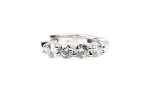 A pair of diamond hoops in 14 carat white gold - 3