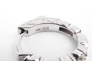 A pair of diamond hoops in 14 carat white gold - 4