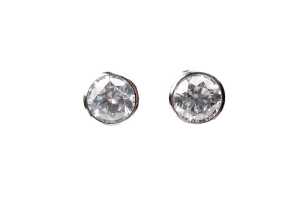 A pair of diamond stud earrings in 14 carat white gold