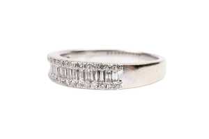 A diamond ring in 14 carat white gold - 3