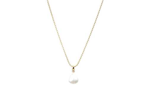 A pearl and diamond pendant and necklace in 18 carat yellow gold