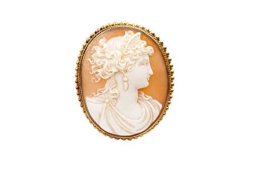 An antique cameo brooch in 15 carat yellow gold