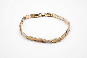 An Italian bracelet in 18 carat three tone gold - 2