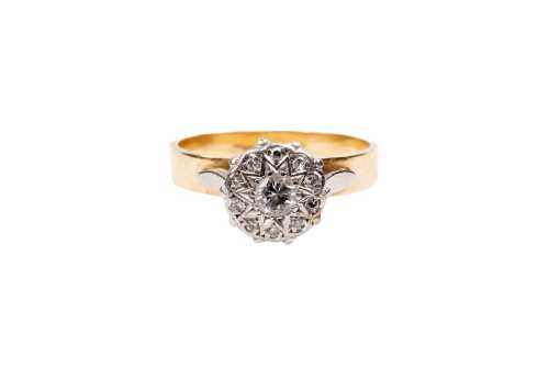 A vintage diamond cluster ring in 18 carat yellow gold and palladium