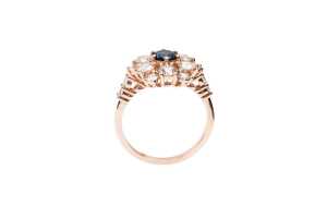 A sapphire and diamond ring in 9 carat rose gold - 2