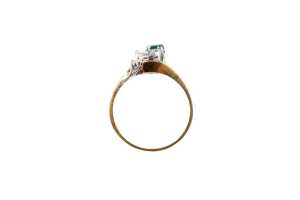 An emerald and diamond ring in 18 carat yellow gold - 4