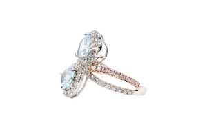 An aquamarine and diamond ring in 14 carat white and rose gold - 3