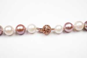 A strand of South sea and freshwater pearls to a 14 carat rose gold diamond clasp - 2
