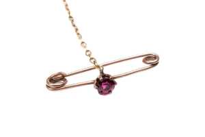 An antique cameo and amethyst brooch in 9 carat rose gold - 4
