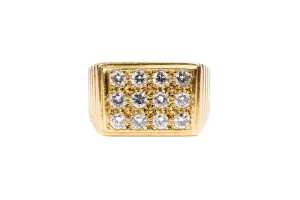 A diamond men's ring in 18 carat yellow gold