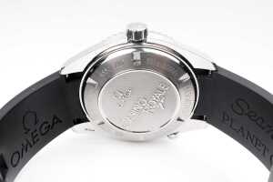 An Omega limited edition Seamaster Planet Ocean 007 automatic watch - 3