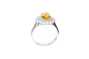 A yellow sapphire and diamond ring in 14 carat white gold - 2