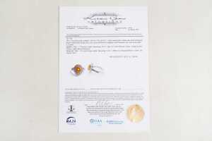 A yellow sapphire and diamond ring in 14 carat white gold - 6
