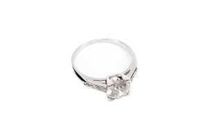 A diamond ring in platinum. - 2