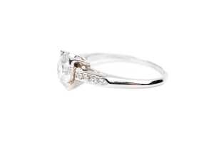 A diamond ring in platinum. - 3
