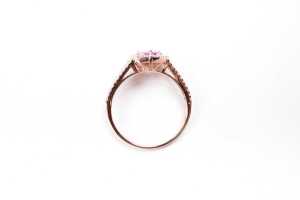 A pink sapphire and diamond ring in 14 carat rose gold - 4