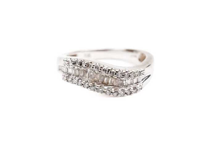 A diamond ring in 14 carat white gold