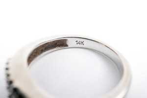 A diamond ring in 14 carat white gold - 5