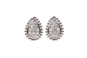 A pair of diamond earrings in 18 carat white gold