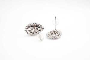 A pair of diamond earrings in 18 carat white gold - 3