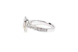 A diamond ring in 18 carat white gold - 3