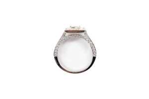 A diamond ring in 18 carat white gold - 4