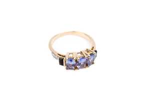A tanzanite, diamond, and onyx ring in 9 carat yellow gold - 2