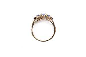 A tanzanite, diamond, and onyx ring in 9 carat yellow gold - 4