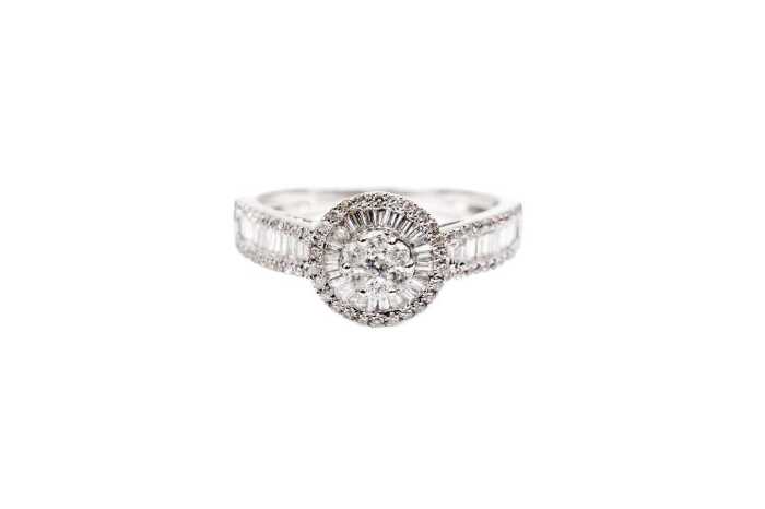 A diamond ring in 18 carat white gold