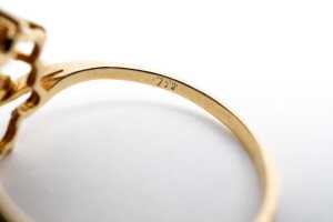 A diamond ring in 18 carat yellow gold - 5